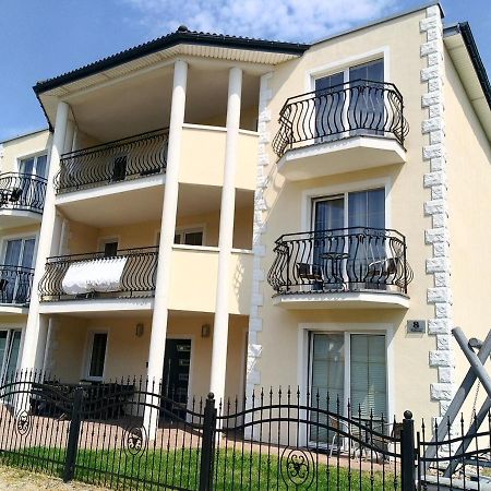 Villa Over Lake Миелно Екстериор снимка