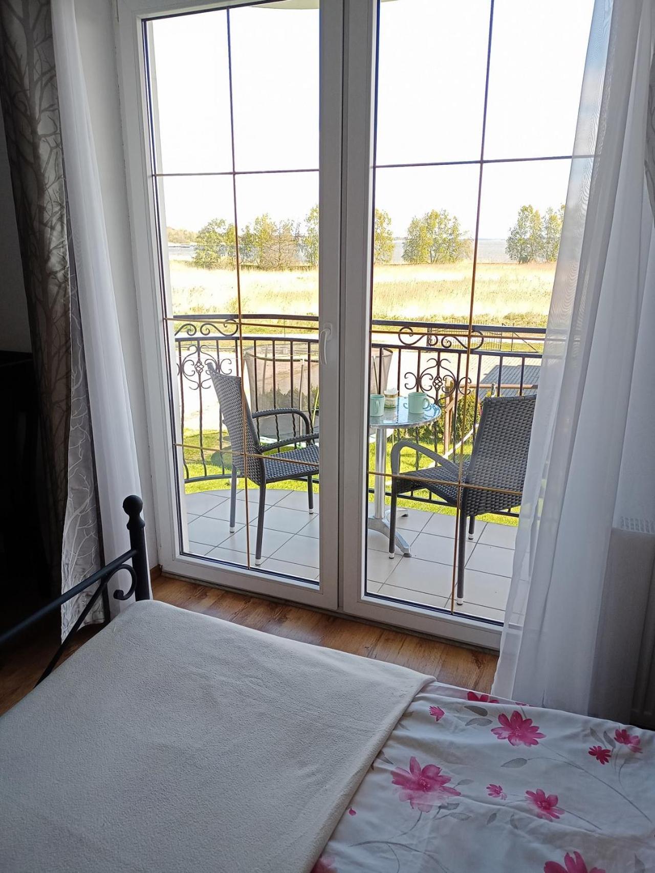 Villa Over Lake Миелно Екстериор снимка