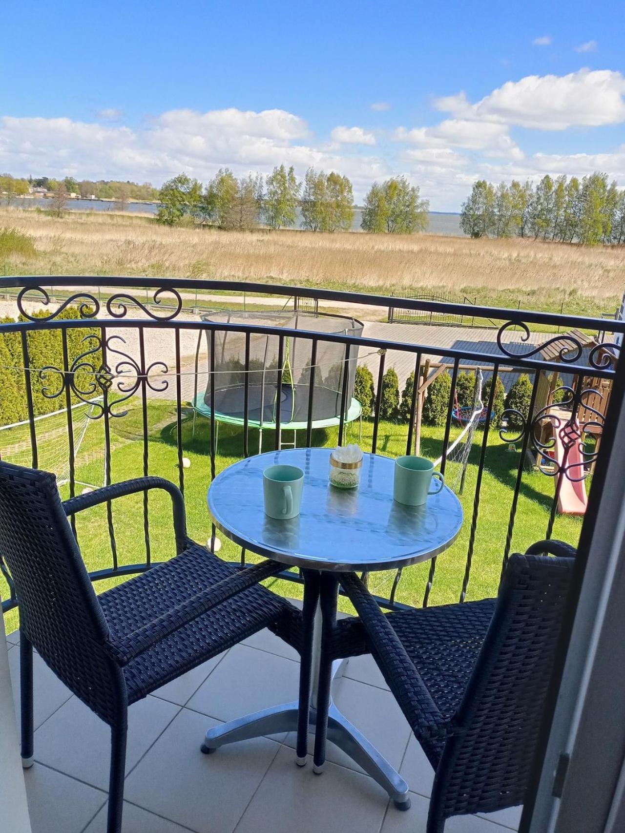 Villa Over Lake Миелно Екстериор снимка