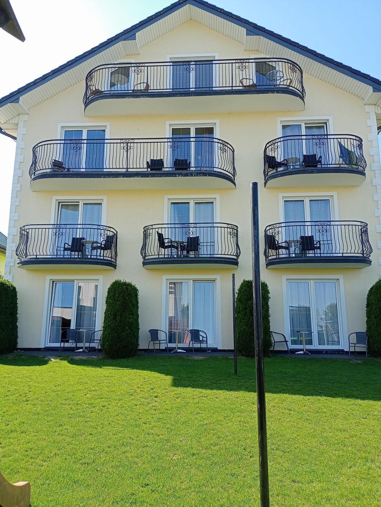 Villa Over Lake Миелно Екстериор снимка